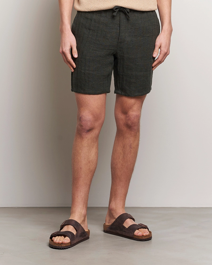 Mies | A Day's March | A Day\'s March | Ipu Herringbone Linen Drawstring Shorts Olive
