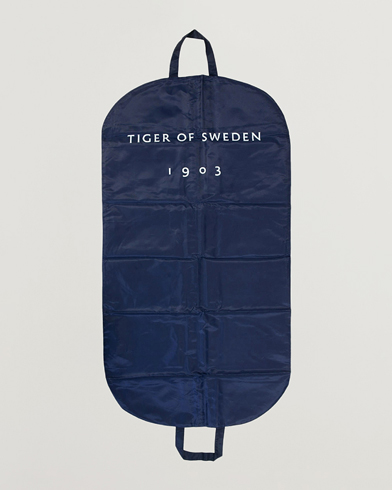 Mies | Pukupussit | Tiger of Sweden | Suit Cover Blue