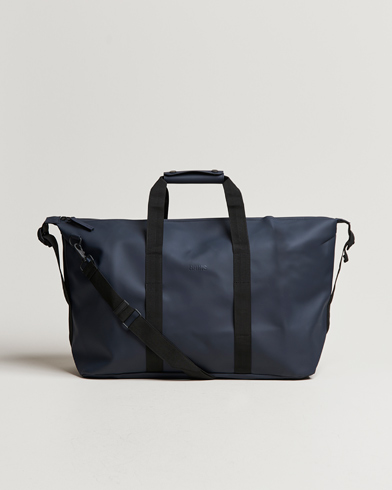 Mies | Wardrobe Basics | RAINS | Weekendbag Navy