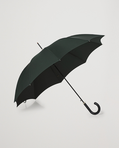 Mies | Tyylikkäänä sateella | Fox Umbrellas | Hardwood Automatic Umbrella Racing Green