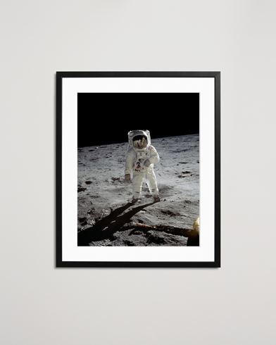 Mies | Taulut | Sonic Editions | Framed Buzz Aldrin On The Moon 
