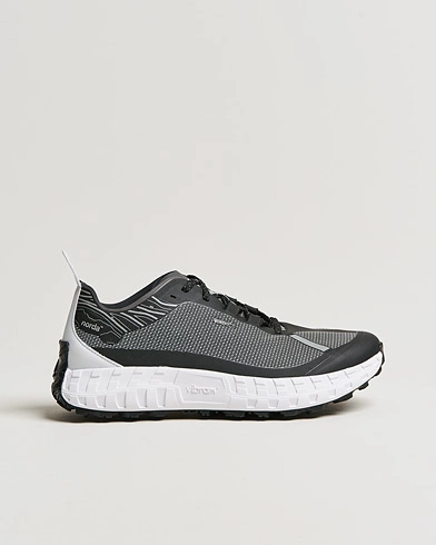 Mies | Vaelluskengät | Norda | 001 Running Sneakers Black/White