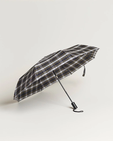 Mies | Tyylikkäänä sateella | Mackintosh | Umbrella Gordon Dress