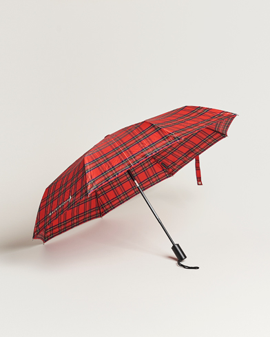 Mies | Tyylikkäänä sateella | Mackintosh | Umbrella Royal Stewart