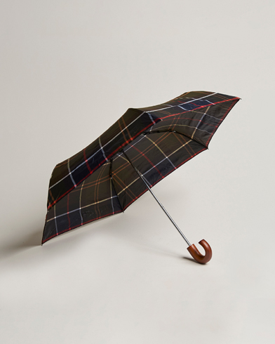 Mies | Tyylikkäänä sateella | Barbour Lifestyle | Telescopic Tartan Umbrella Classic