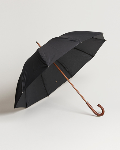 Mies | Tyylikkäänä sateella | Carl Dagg | Series 001 Umbrella Tender Black