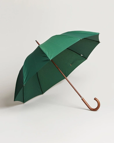 Mies | Tyylikkäänä sateella | Carl Dagg | Series 001 Umbrella Cloudy Green