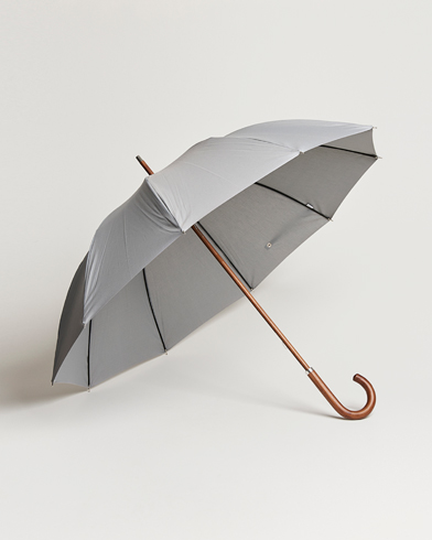 Mies | Tyylikkäänä sateella | Carl Dagg | Series 003 Umbrella Misty Grey