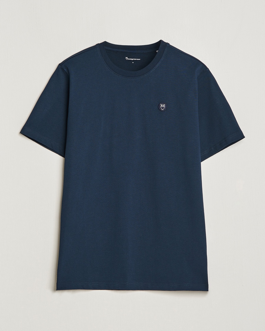 KnowledgeCotton Apparel Loke Badge T-Shirt Total Eclipse – Sininen