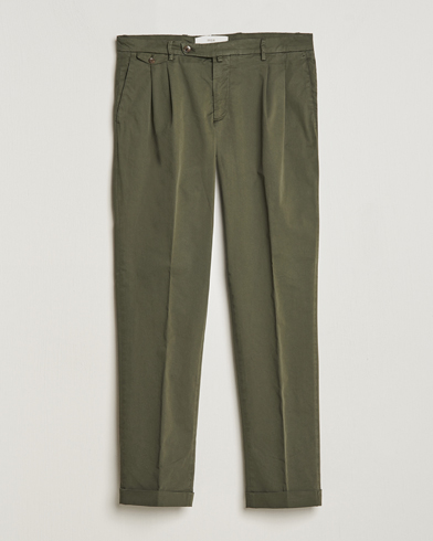 Mies | Chinot | Briglia 1949 | Easy Fit Pleated Cotton Stretch Chino Olive