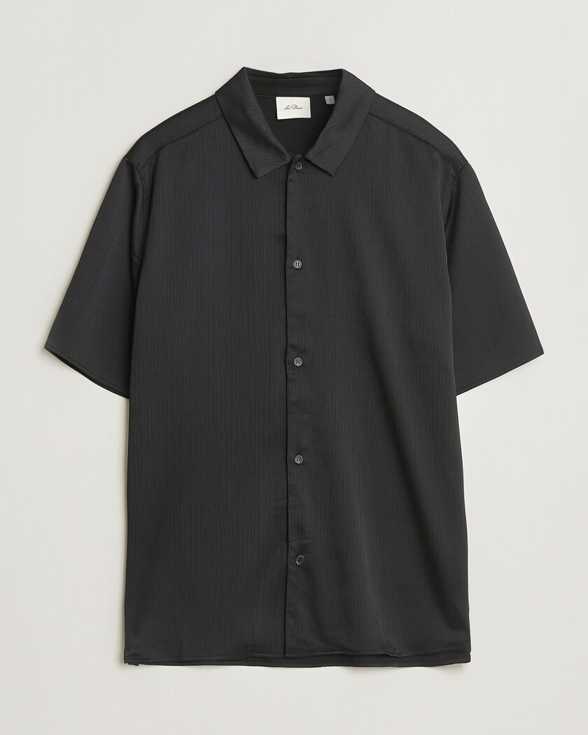 LES DEUX Hector Plissé Short Sleeve Shirt Black – Musta