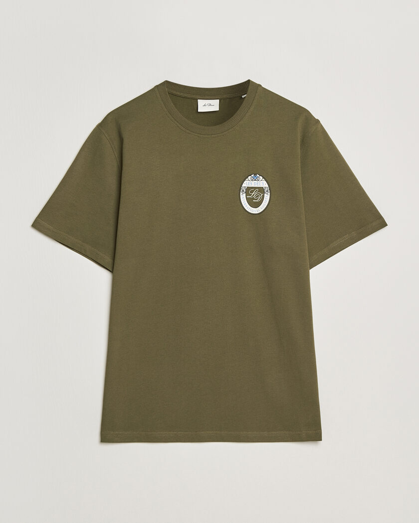 LES DEUX Brday Emblem T-Shirt Olive Night Green – Vihreä