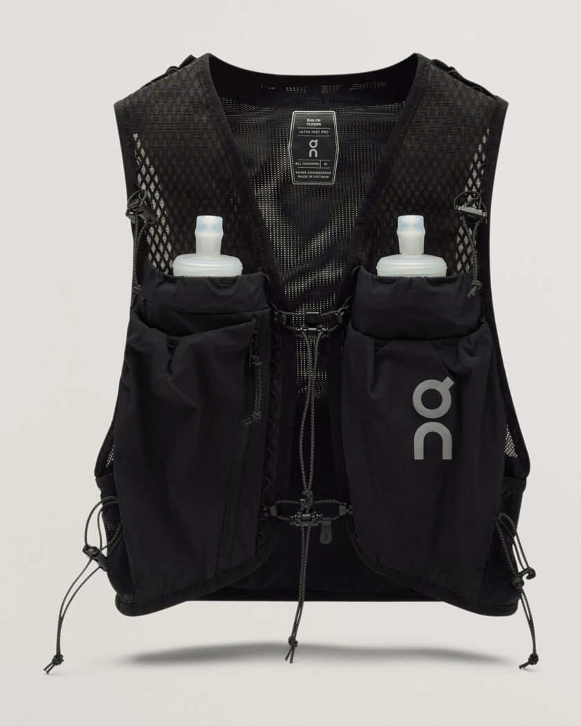 On Ultra Vest Pro 10L Black – Musta