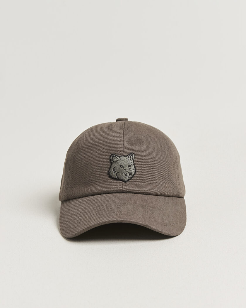 Maison Kitsuné Tonal Fox Head Cap Beluga – Ruskea