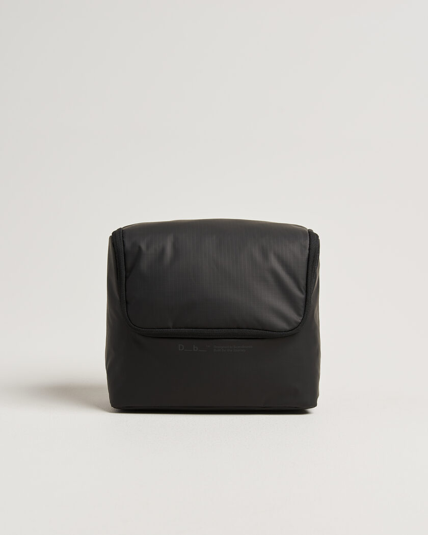 DB Essential Wash Bag M Black Out – Musta