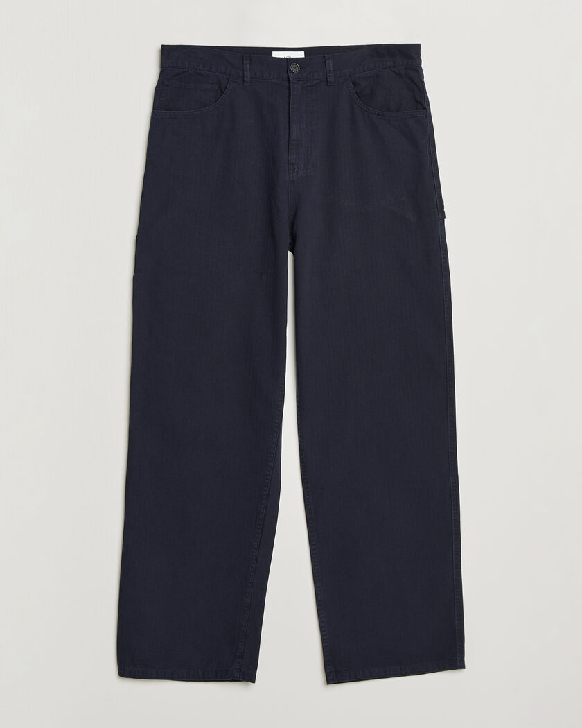 LES DEUX Roi Carpenter Herringbone Pants Dark Navy – Sininen