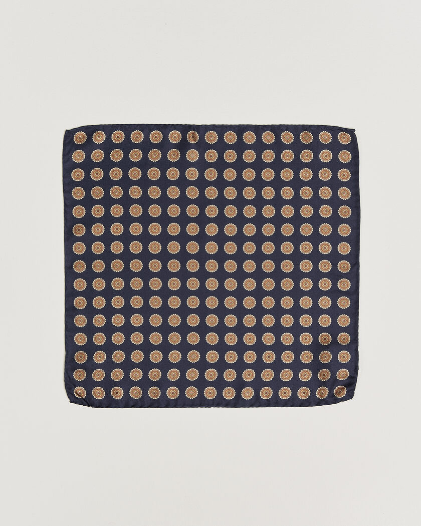 Amanda Christensen Silk Twill Medallion Pocket Square Navy – Sininen