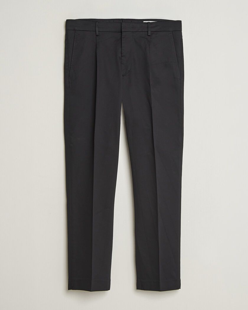 NN07 Bill Pleated Cotton Chinos Black – Musta