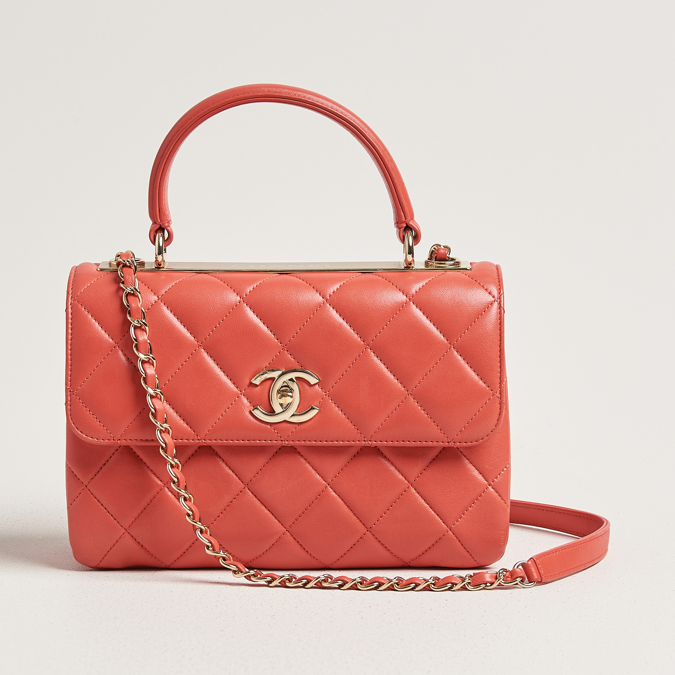 Chanel Pre-Owned Trendy CC Top Handle Bag Coral – Vaaleanpunainen