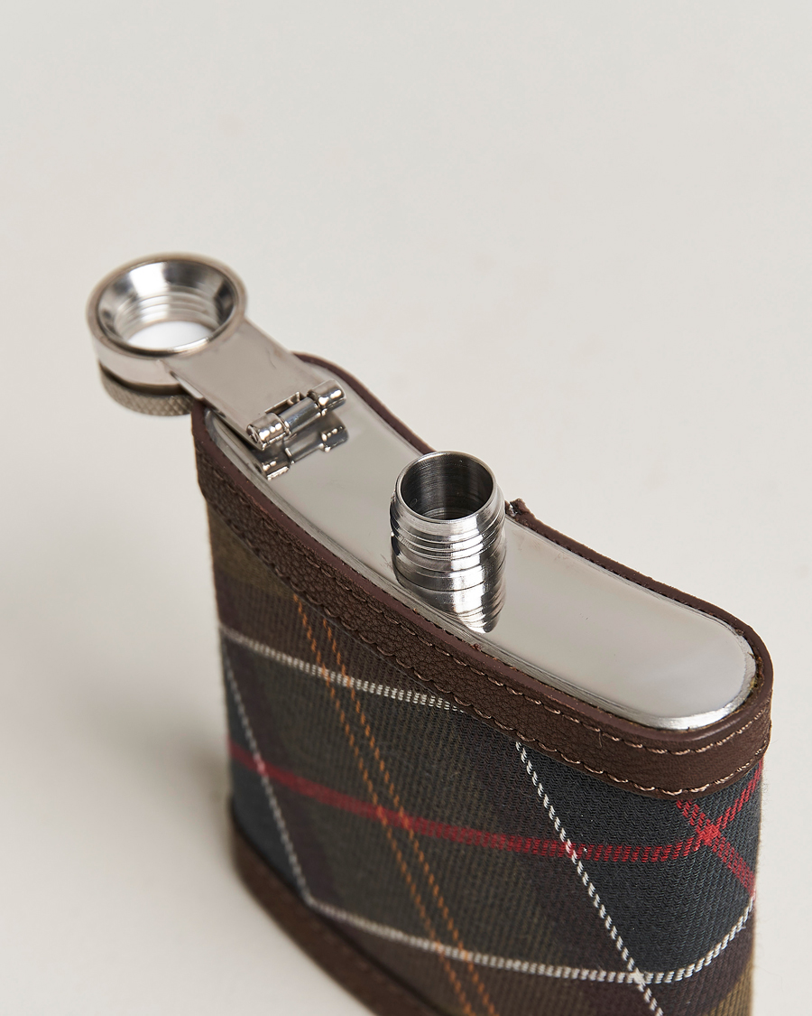 Mies | Kotiin | Barbour Lifestyle | Classic Hip Flask Brown