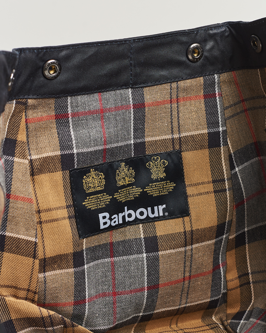 Mies | Takit | Barbour Lifestyle | Waxed Cotton Hood Navy
