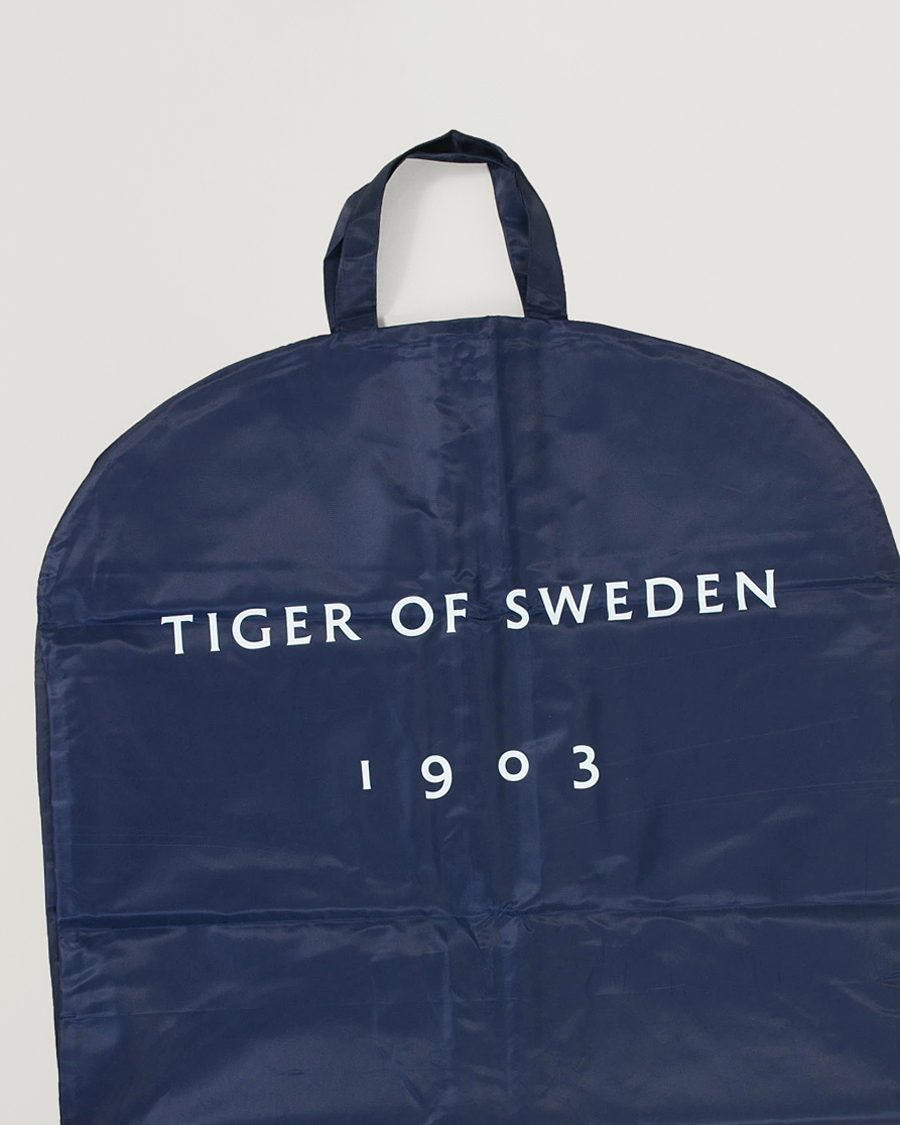 Mies | Laukut | Tiger of Sweden | Suit Cover Blue