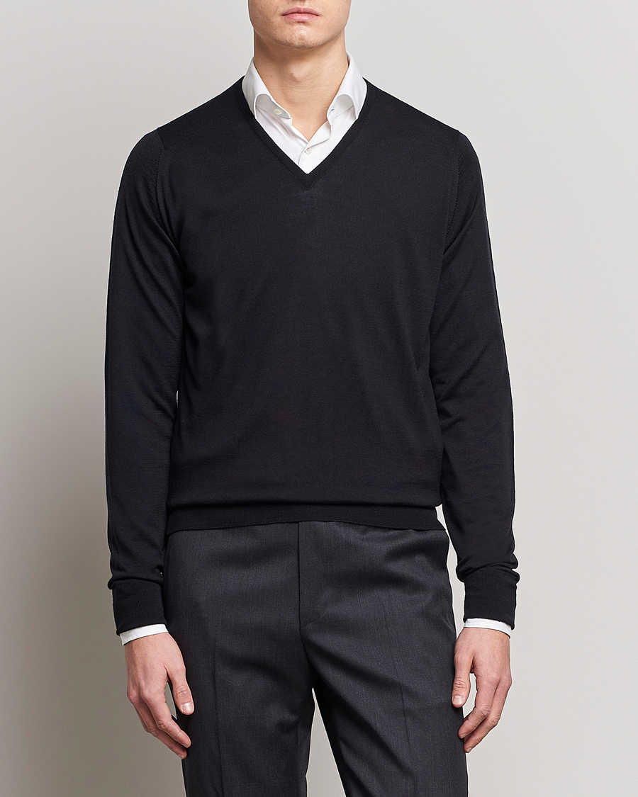 Mies | Puserot | John Smedley | Bobby Extra Fine Merino V-Neck Pullover Black
