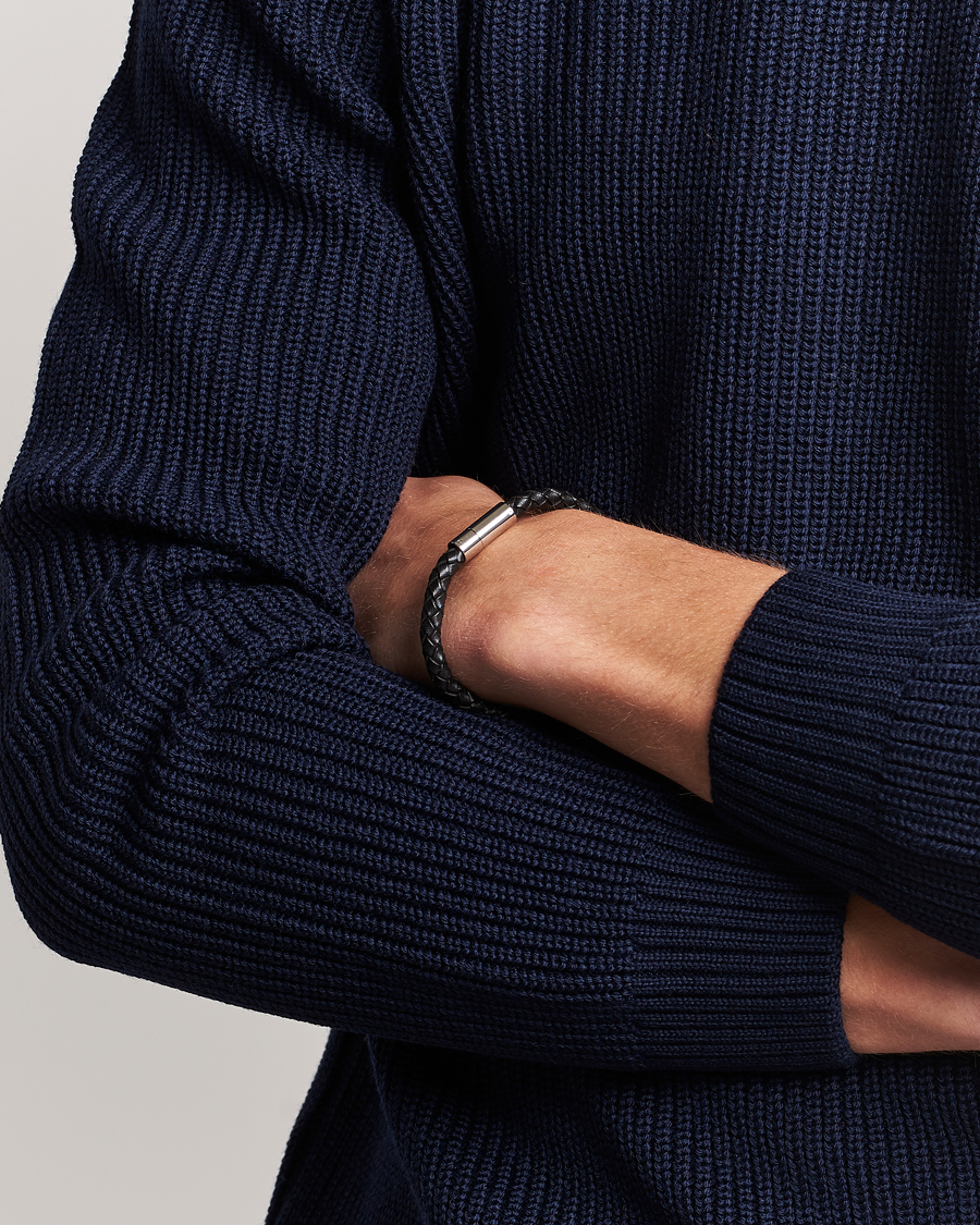 Mies | Korut | Skultuna | One Row Leather Bracelet Black Steel