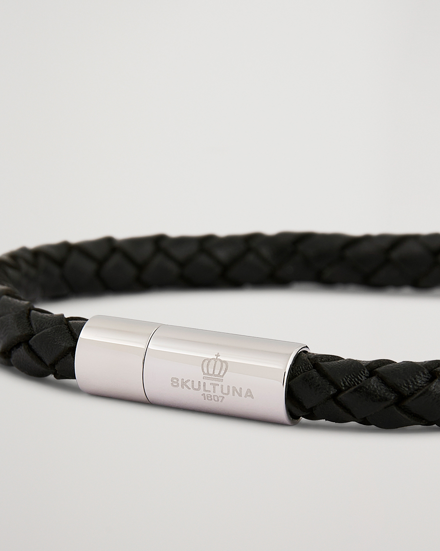 Mies | Korut | Skultuna | One Row Leather Bracelet Black Steel