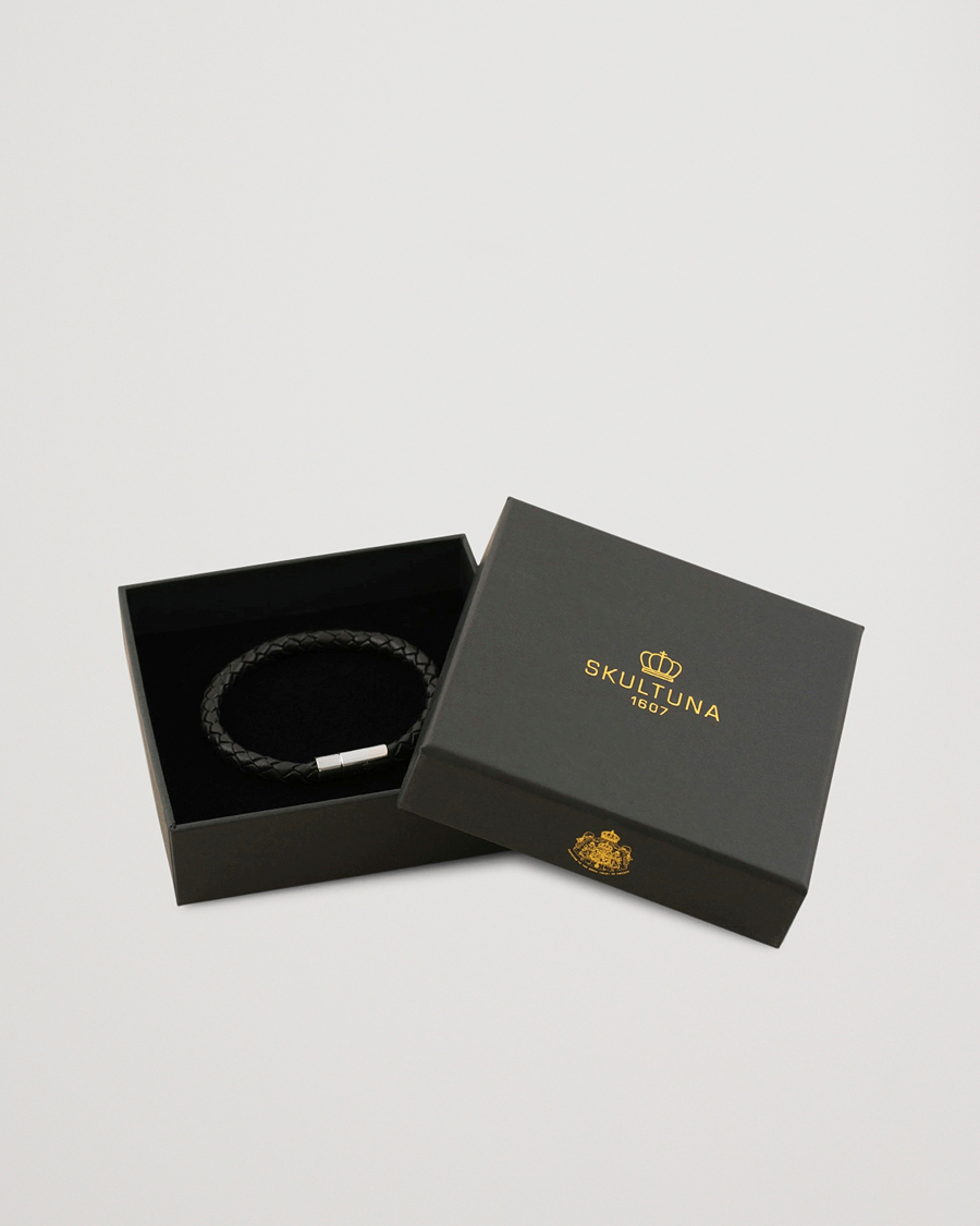 Mies | Korut | Skultuna | One Row Leather Bracelet Black Steel