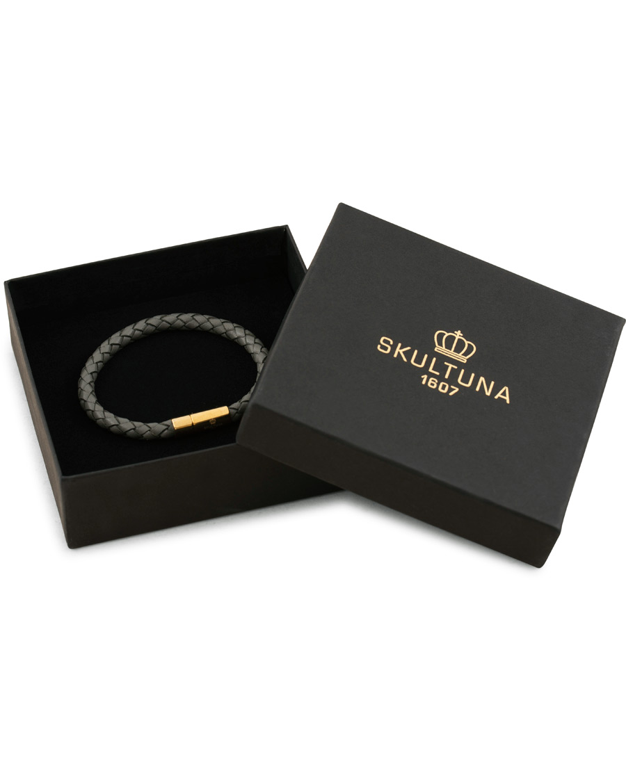 Mies | Skultuna One Row Leather Bracelet Grey Gold | Skultuna | One Row Leather Bracelet Grey Gold
