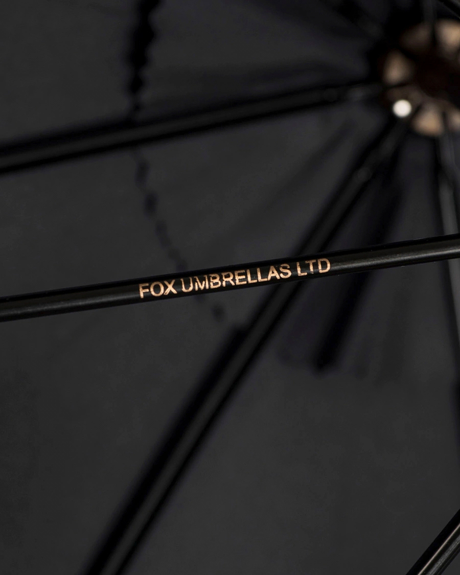 Mies | Sateenvarjot | Fox Umbrellas | Polished Cherrywood Solid Umbrella Black