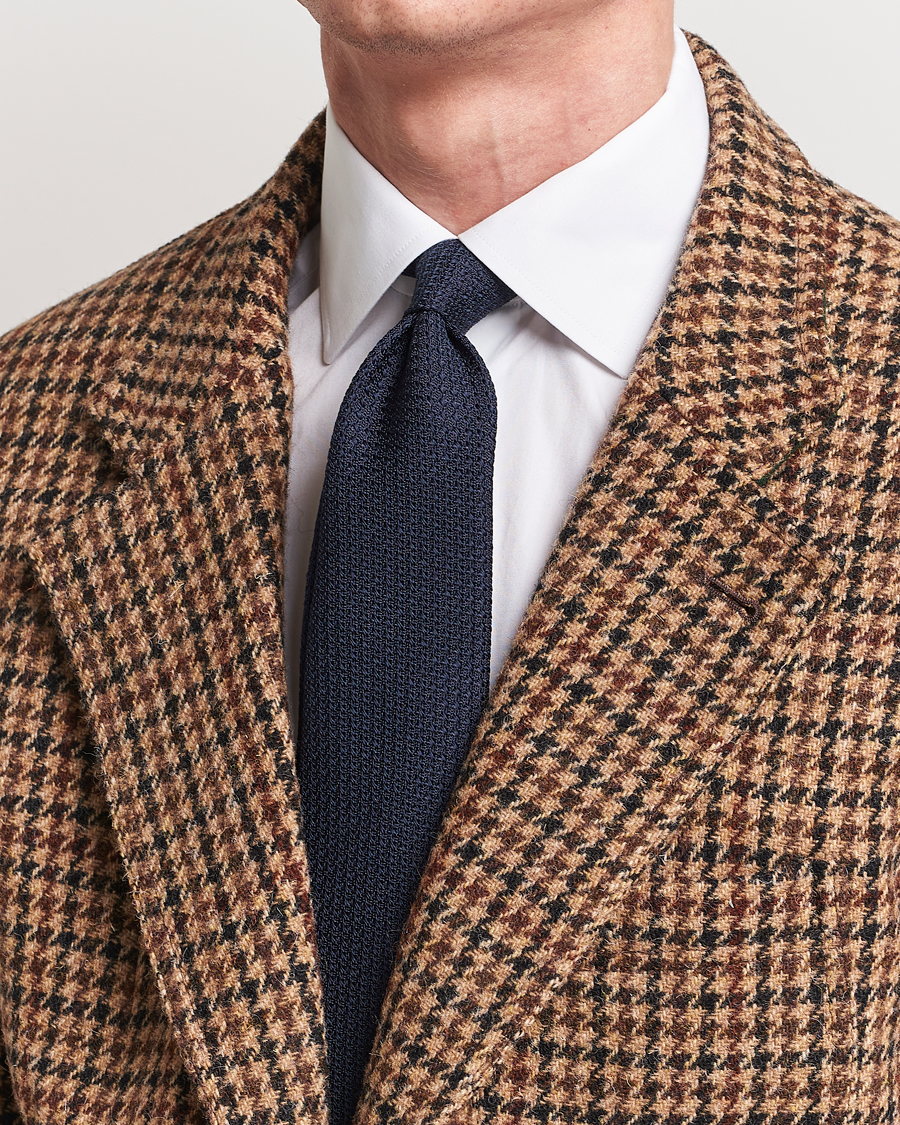 Mies | Solmiot | Drake's | Drake'sLarge Knot Handrolled Grenadine Silk TieNavy