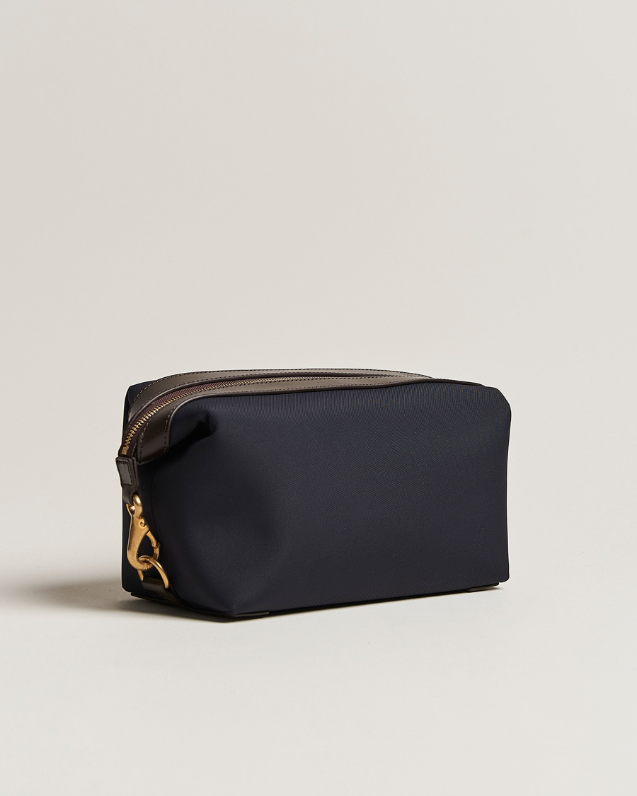 Mies | Laukut | Mismo | M/S Nylon Washbag Navy/Dark Brown