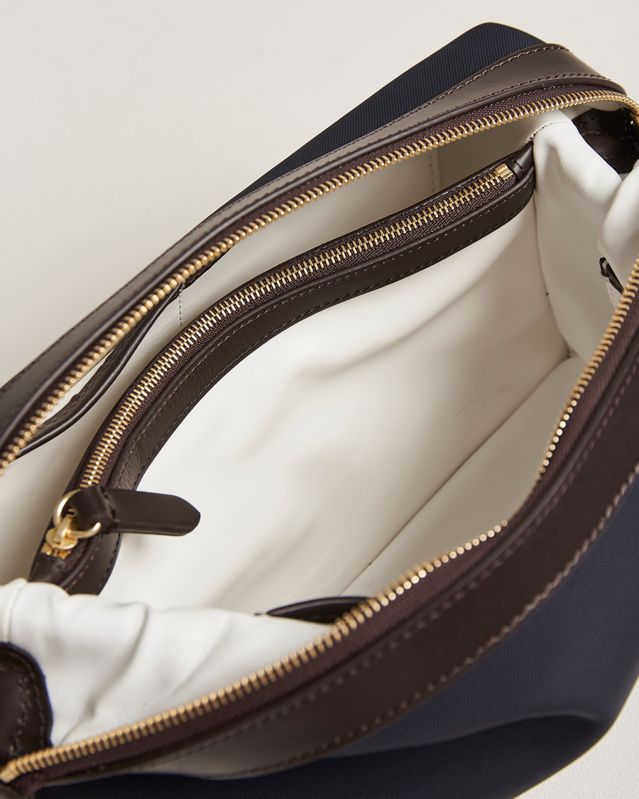 Mies | Laukut | Mismo | M/S Nylon Washbag Navy/Dark Brown