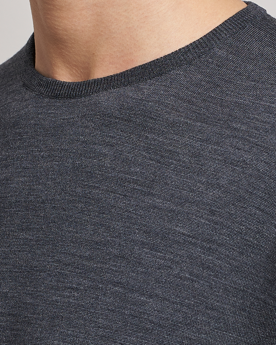 Mies | Puserot | John Smedley | Lundy Extra Fine Merino Crew Neck Charcoal
