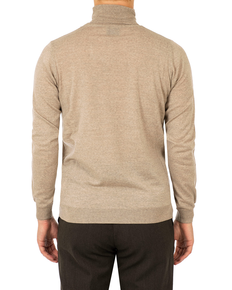 Mies | Puserot | Oscar Jacobson | Cole Extra Fine Merino Rollneck Beige