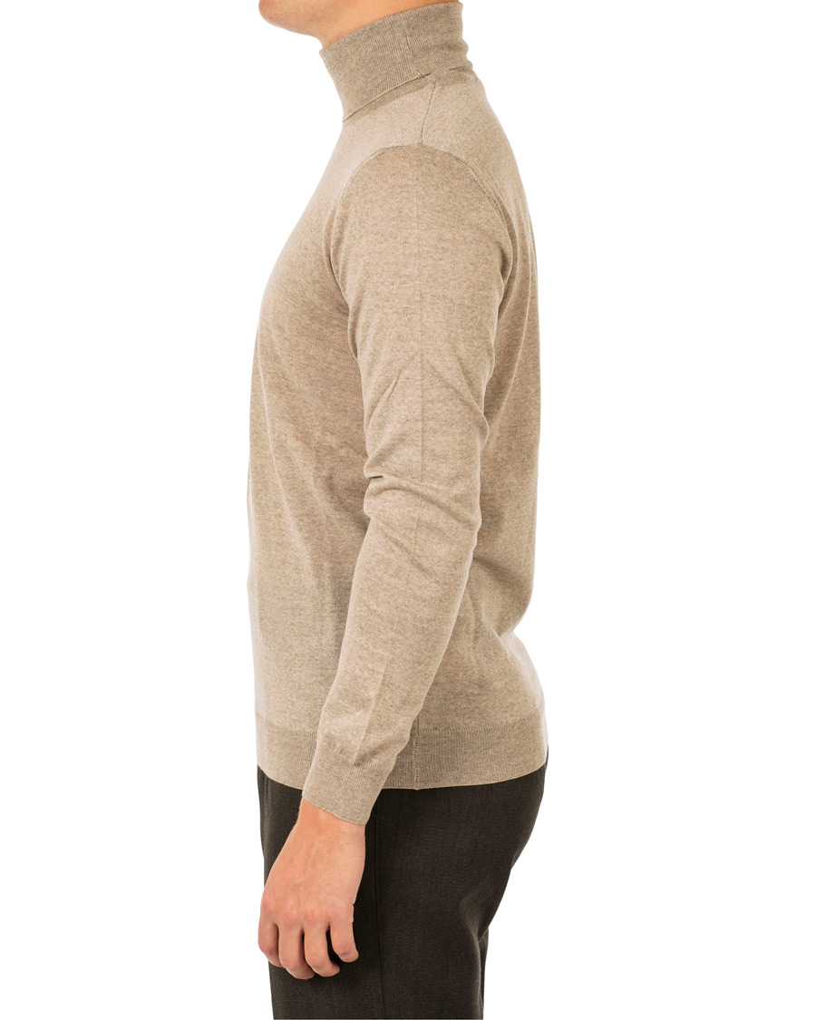 Mies | Puserot | Oscar Jacobson | Cole Extra Fine Merino Rollneck Beige