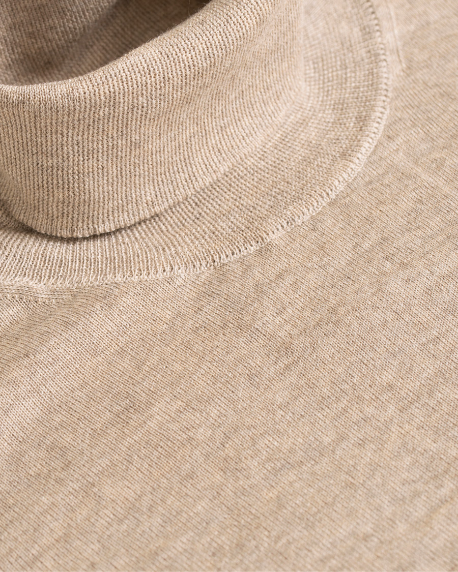 Mies | Puserot | Oscar Jacobson | Cole Extra Fine Merino Rollneck Beige