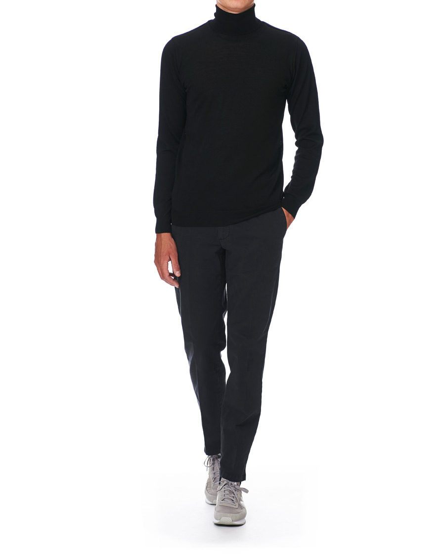 Mies | Puserot | Oscar Jacobson | Cole Extra Fine Merino Rollneck Black