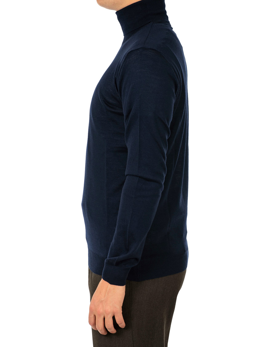 Mies | Puserot | Oscar Jacobson | Cole Extra Fine Merino Rollneck Navy