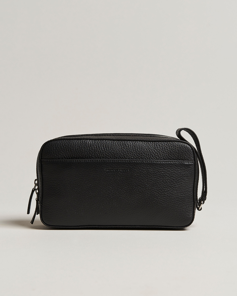 Mies | Laukut | Tiger of Sweden | Wes Grained Leather Toilet Bag Black