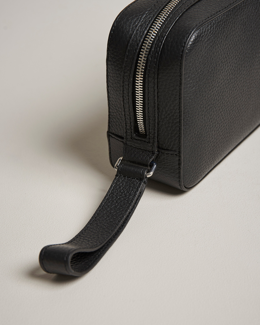 Mies | Laukut | Tiger of Sweden | Wes Grained Leather Toilet Bag Black