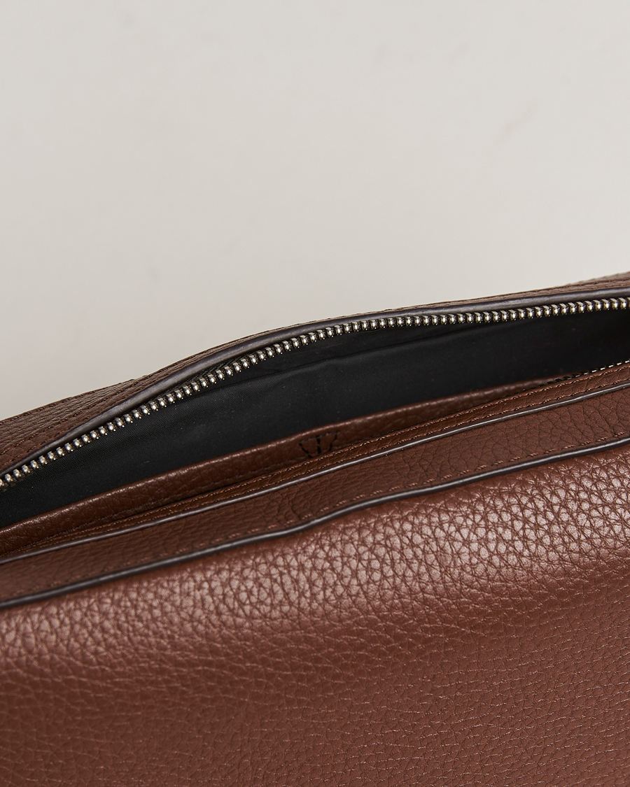 Mies | Laukut | Tiger of Sweden | Wes Grained Leather Toilet Bag Brown