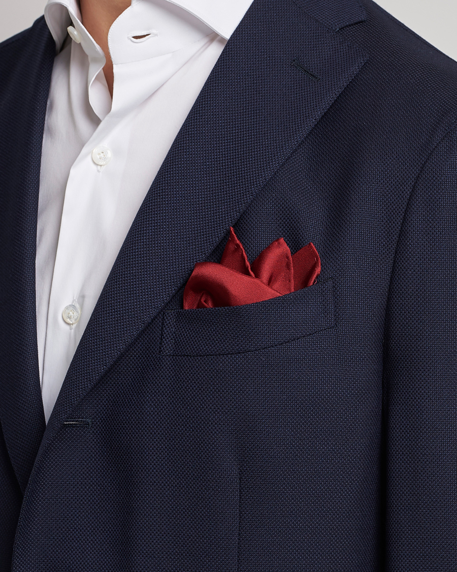 Mies | Taskuliinat | Amanda Christensen | Handkercheif Silk Wine Red