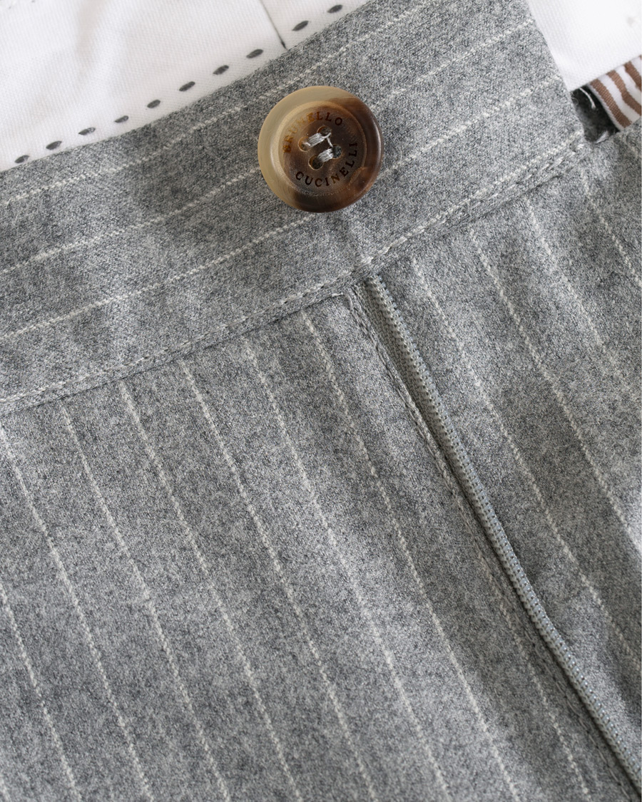 Mies | Housut | Brunello Cucinelli | Slim Fit Pin Stripe Pleated Flannel Trousers Light Grey