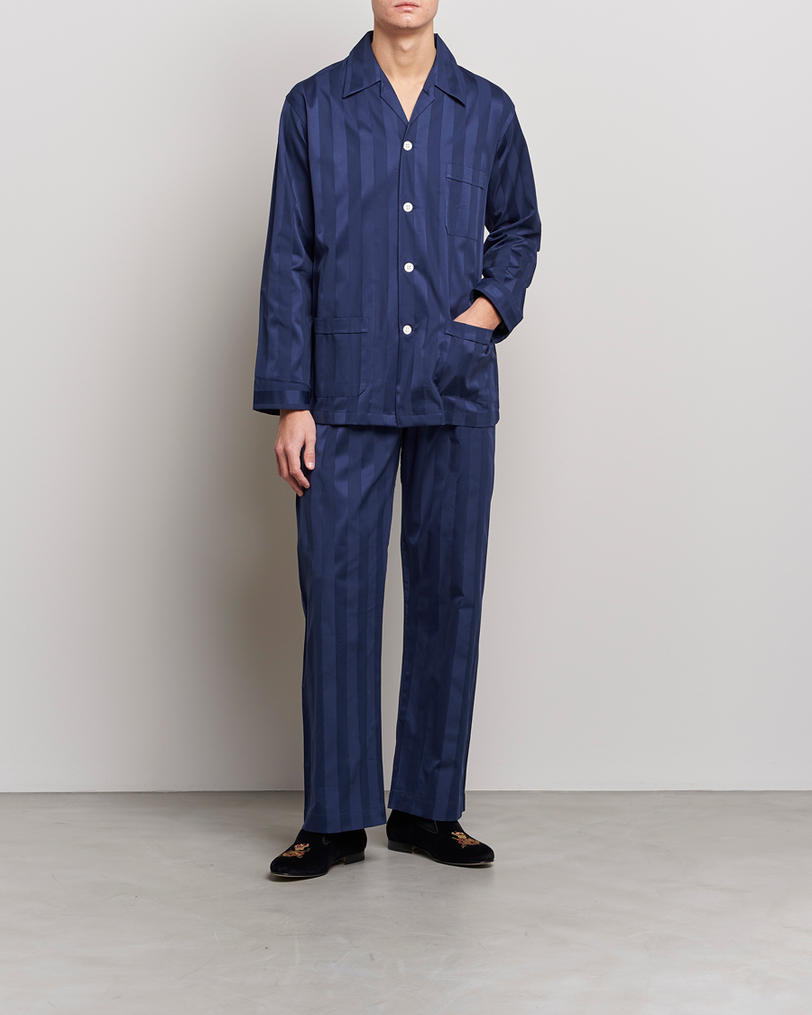 Mies | Tyylitietoiselle | Derek Rose | Striped Cotton Satin Pyjama Set Navy