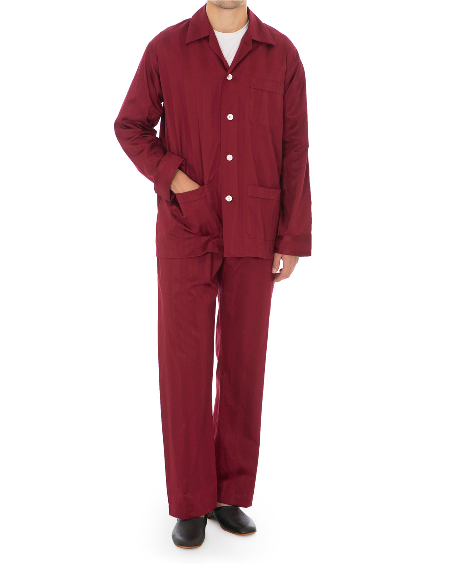 Mies | Yöpuvut ja kylpytakit | Derek Rose | Cotton Satin Striped Pyjama Set Wine Red