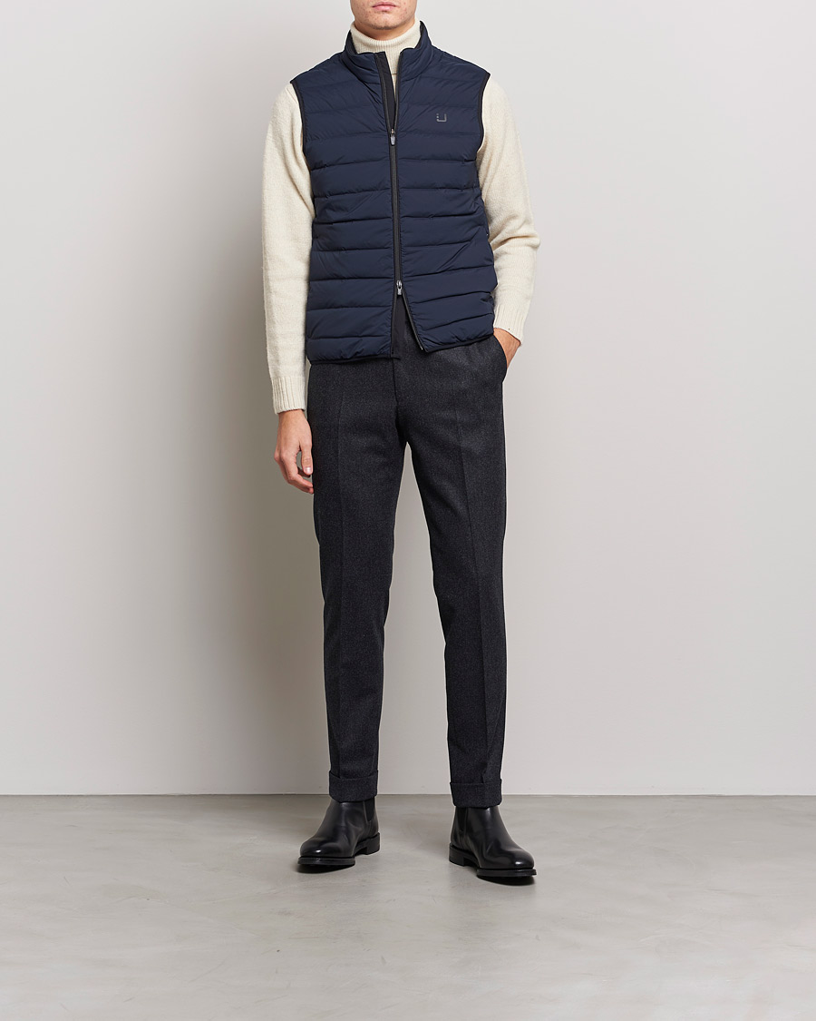 Mies | Business & Beyond | UBR | Sonic Vest Navy