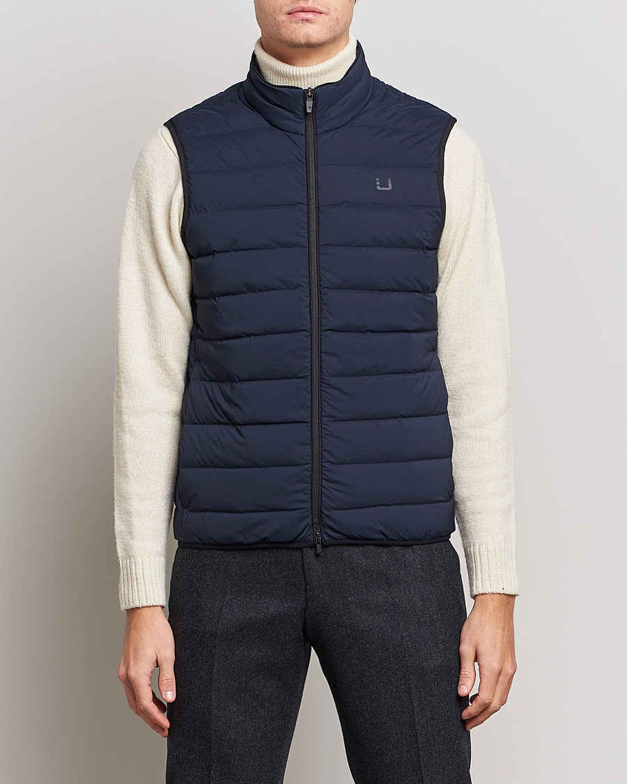 Mies | Business & Beyond | UBR | Sonic Vest Navy